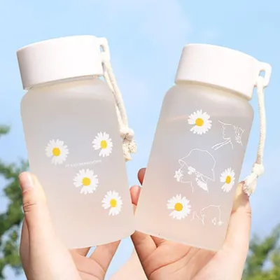 Daisy Flower Pattern Mini Water Bottle